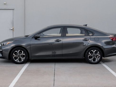 Used 2019 Kia Forte LXS FWD image 8