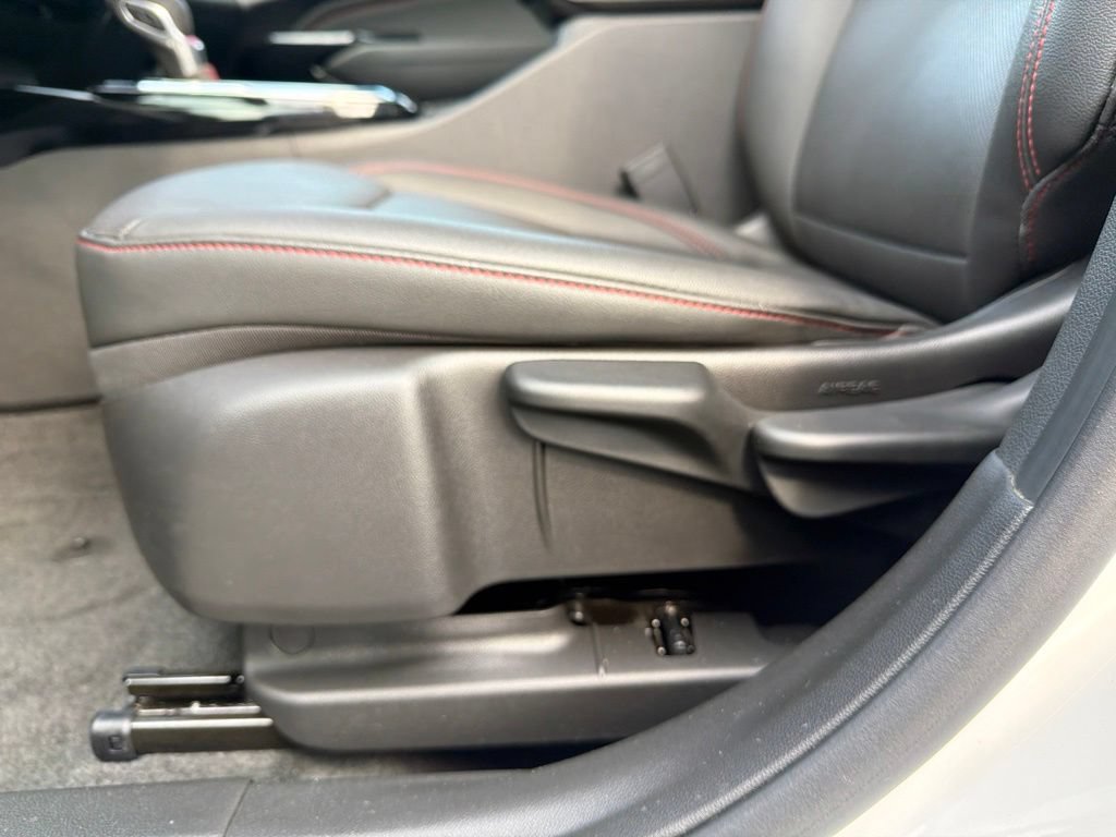 Used 2024 Chevrolet Trax RS w/ Sunroof Package FWD image 19