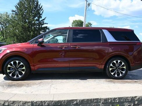 Used 2022 Kia Carnival EX FWD image 8