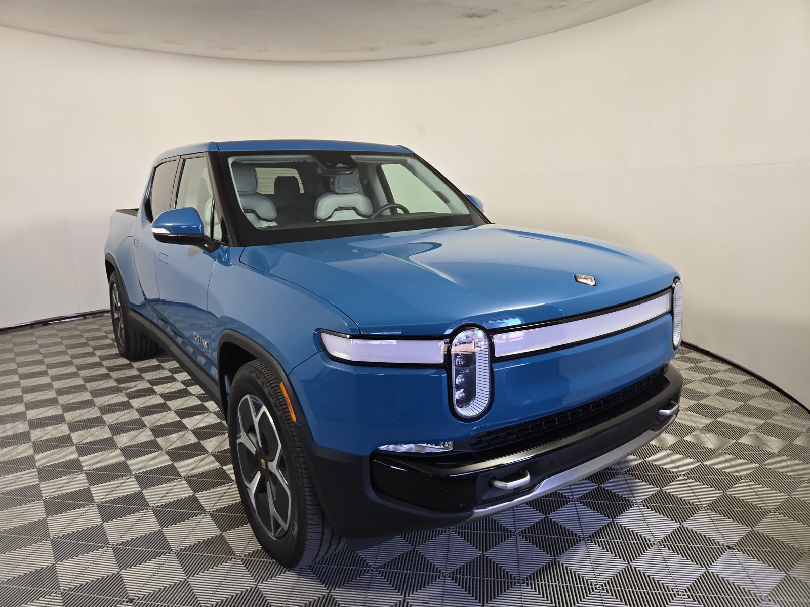 Used 2024 Rivian R1T Adventure Dual AWD/4WD image 7