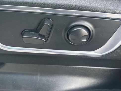 Used 2025 RAM 1500 Laramie image 15