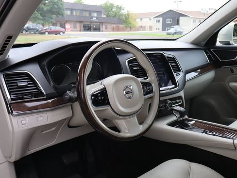 Used 2016 Volvo XC90 T6 Momentum w/ Momentum Plus Package AWD/4WD image 15