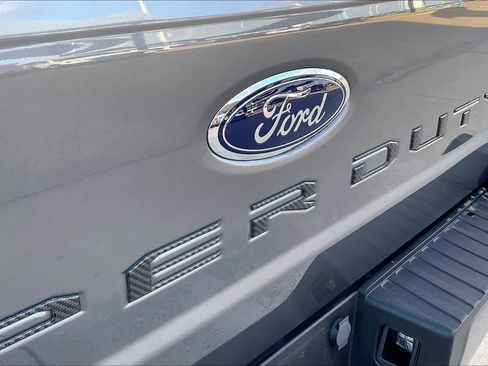 Used 2023 Ford F250 Lariat w/ Lariat Ultimate Package AWD/4WD image 29