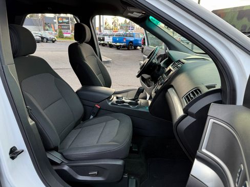 Used 2017 Ford Explorer XLT image 7