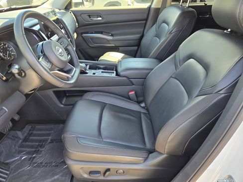 Used 2023 Nissan Pathfinder SL FWD image 15