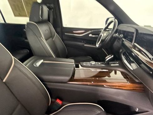 Used 2024 Cadillac Escalade ESV Premium Luxury RWD image 42