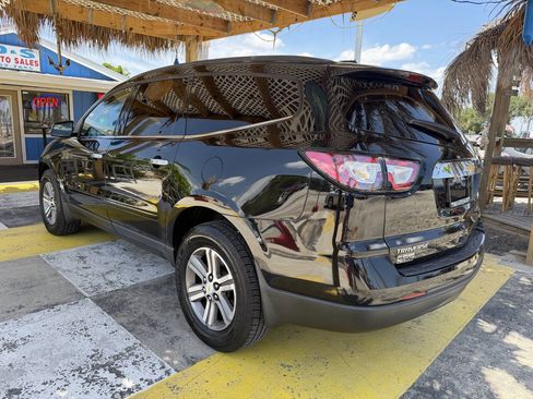 Used 2017 Chevrolet Traverse LT FWD image 9