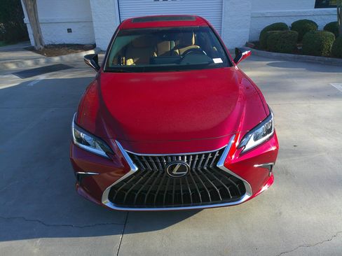 Used 2025 Lexus ES 300h w/ Premium Package image 3