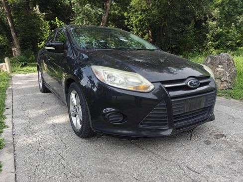 Used 2014 Ford Focus SE FWD image 2