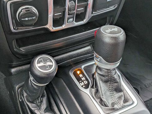 Used 2023 Jeep Wrangler Unlimited image 32