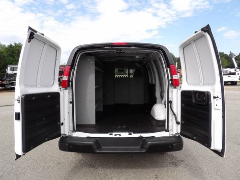 Used 2022 Chevrolet Express 2500 w/ Driver Convenience Package RWD image 40