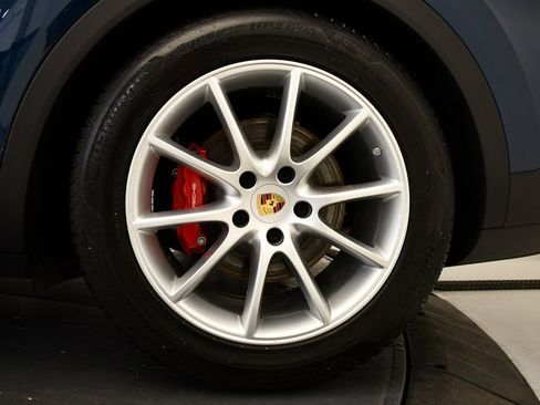 Used 2024 Porsche Cayenne S image 17