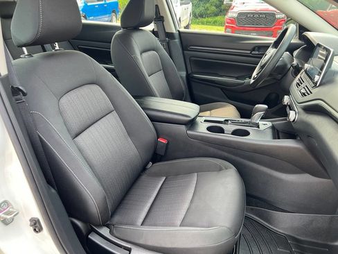 Used 2025 Nissan Altima 2.5 S FWD image 13