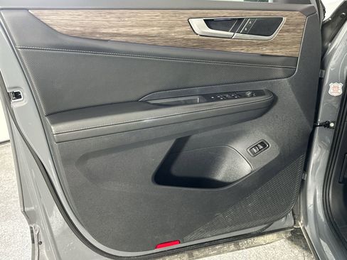 Used 2025 Volkswagen Atlas SEL image 29