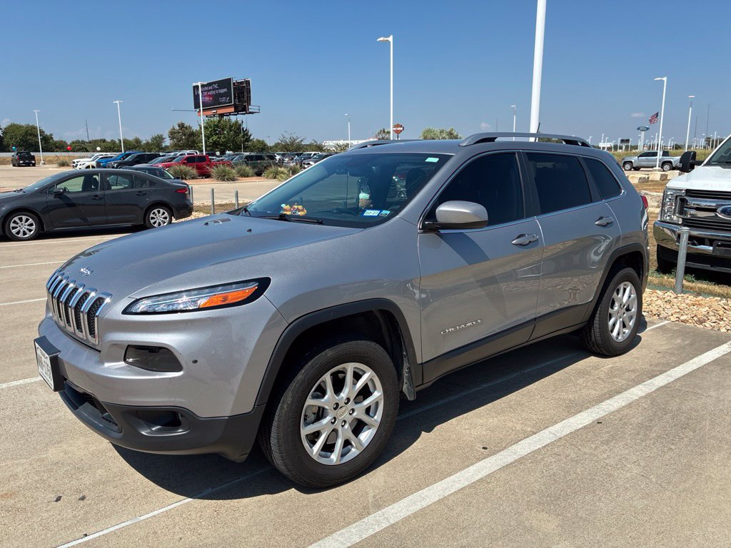 Used 2016 Jeep Cherokee Latitude w/ Comfort/Convenience Group AWD/4WD image 4