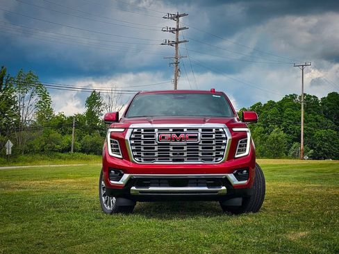New 2026 GMC Yukon XL Denali w/ Denali Reserve Package AWD/4WD image 8