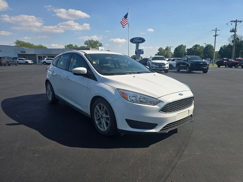 Used 2017 Ford Focus SE w/ Cold Weather Package FWD image 2