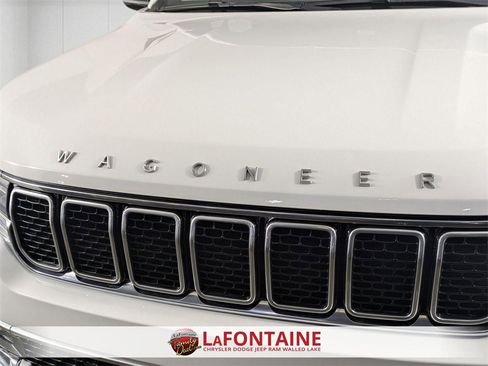 Certified 2024 Jeep Wagoneer Series II w/ Flexible Seating Group image 9