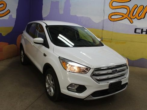 Used 2019 Ford Escape SE w/ Ford Safe & Smart Package AWD/4WD image 2