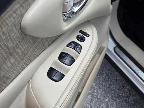 Used 2019 Nissan Murano SV w/ Premium Package AWD/4WD image 17
