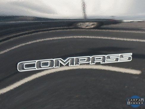 Used 2024 Jeep Compass Latitude image 12