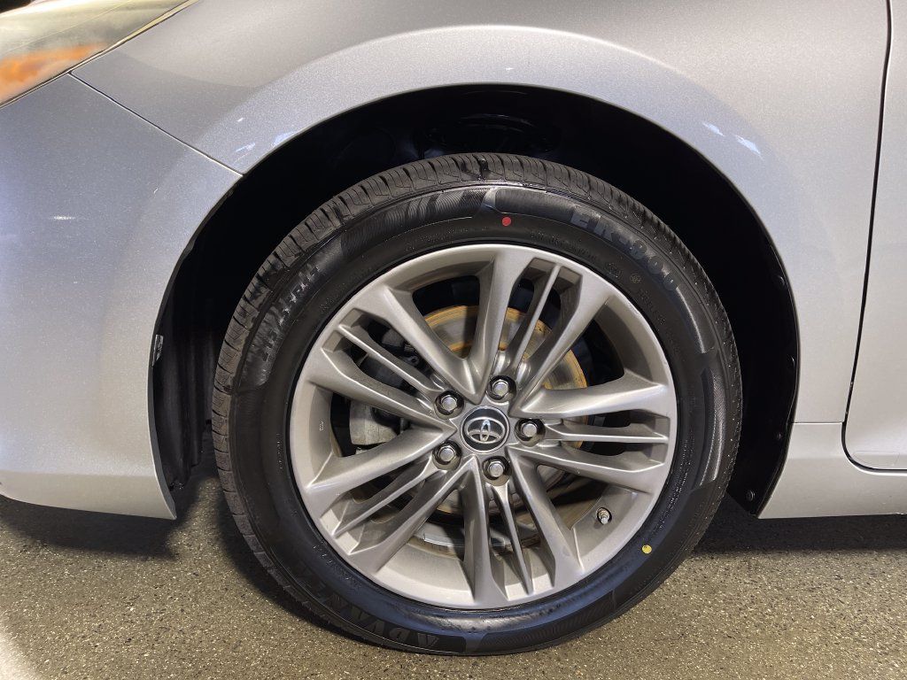 Used 2015 Toyota Camry SE FWD image 11