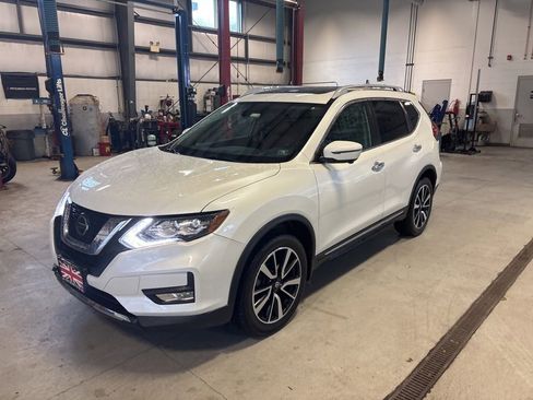 Used 2019 Nissan Rogue SL w/ Premium Package AWD/4WD image 3