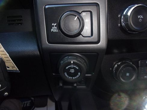 Used 2020 Ford F150 XLT w/ Equipment Group 302A Luxury AWD/4WD image 24