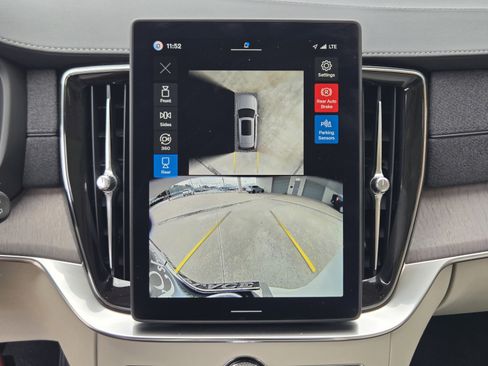New 2026 Volvo XC90 T8 Ultra w/ Protection Package Premier AWD/4WD image 14
