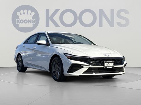 Certified 2024 Hyundai Elantra SEL FWD image 10