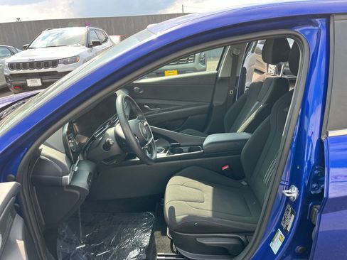 Used 2025 Hyundai Elantra SEL FWD image 27