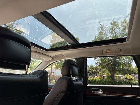 Used 2013 Jeep Grand Cherokee Limited image 16