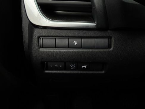Used 2025 Nissan Rogue SV FWD image 22