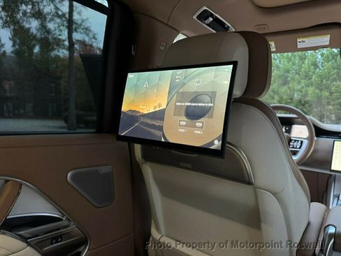 Used 2025 Land Rover Range Rover SV image 62