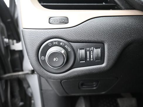 Used 2016 Jeep Cherokee Latitude w/ Safety/Convenience Group AWD/4WD image 12