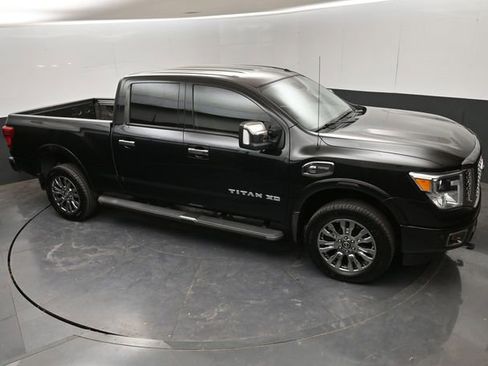 Used 2017 Nissan Titan Platinum Reserve AWD/4WD image 17