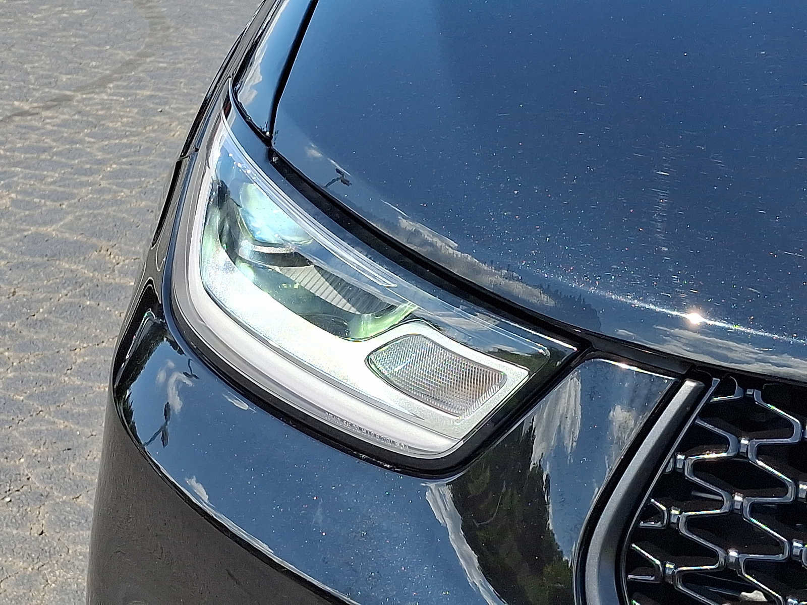 Used 2025 Chrysler Pacifica Limited FWD image 9