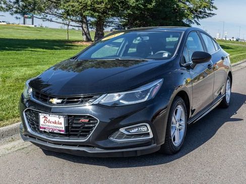 Used 2017 Chevrolet Cruze LT w/ Convenience Package FWD image 1