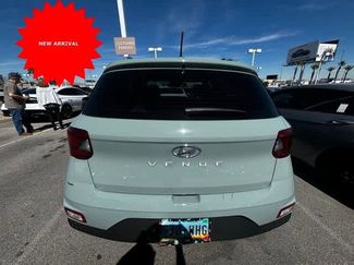 Used 2025 Hyundai Venue SEL video 2