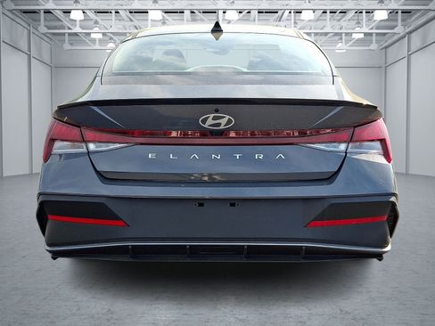 Certified 2025 Hyundai Elantra Sport FWD image 5