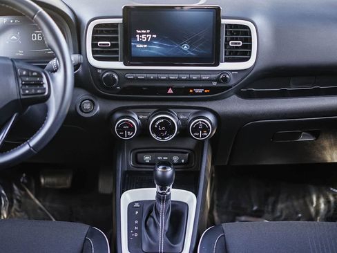 Certified 2024 Hyundai Venue Limited image 12