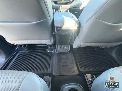 Certified 2021 Toyota Highlander Platinum AWD/4WD image 29