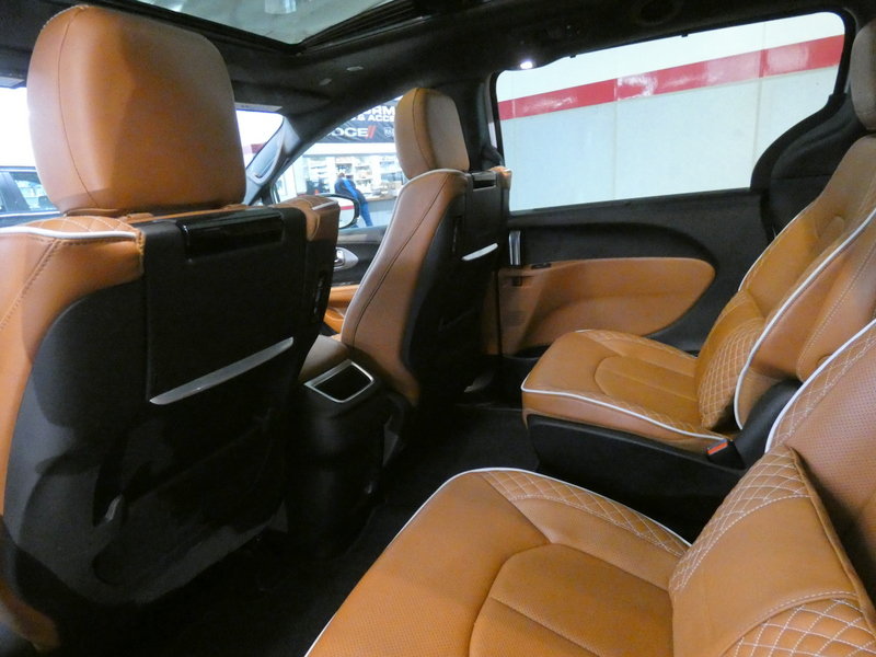 Used 2025 Chrysler Pacifica Pinnacle FWD image 29