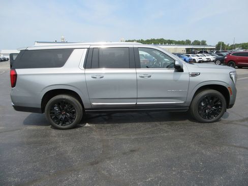 Certified 2025 GMC Yukon XL Denali w/ Sun & Power Step Package AWD/4WD image 5