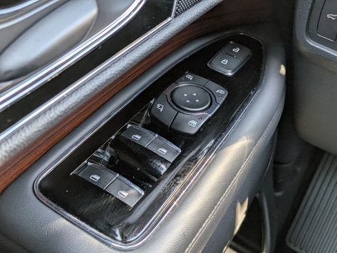 Used 2024 Lincoln Navigator Premiere AWD/4WD image 24