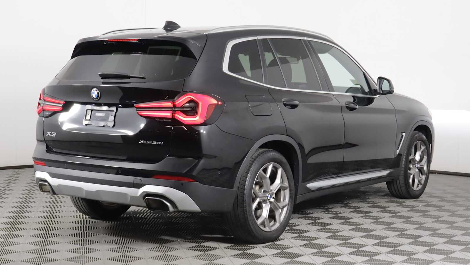 Used 2023 BMW X3 xDrive30i w/ Premium Package w/ZPA AWD/4WD image 6