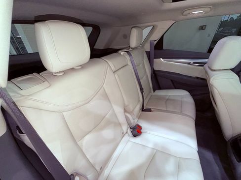 Used 2017 Cadillac XT5 Luxury w/ Driver Awareness Package FWD image 13