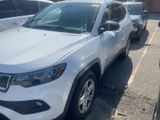 Used 2023 Jeep Compass Latitude image 3