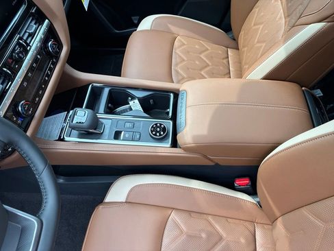 New 2026 Nissan Pathfinder Platinum AWD/4WD image 19