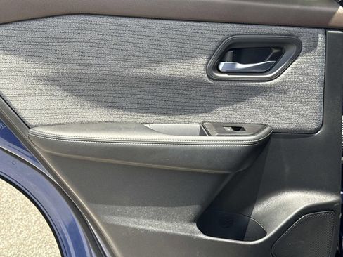Certified 2023 Nissan Rogue SV FWD image 12
